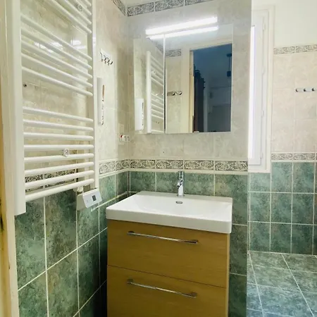 Apartment Centre 2 Pieces 50m2 Climatise Super Equipe *